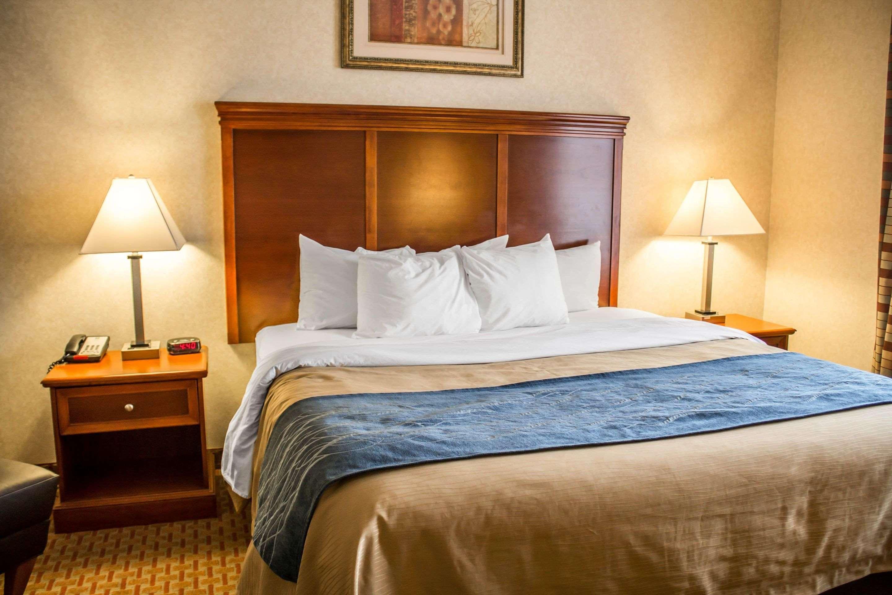 Comfort Inn & Suites Kent - University Area Екстер'єр фото