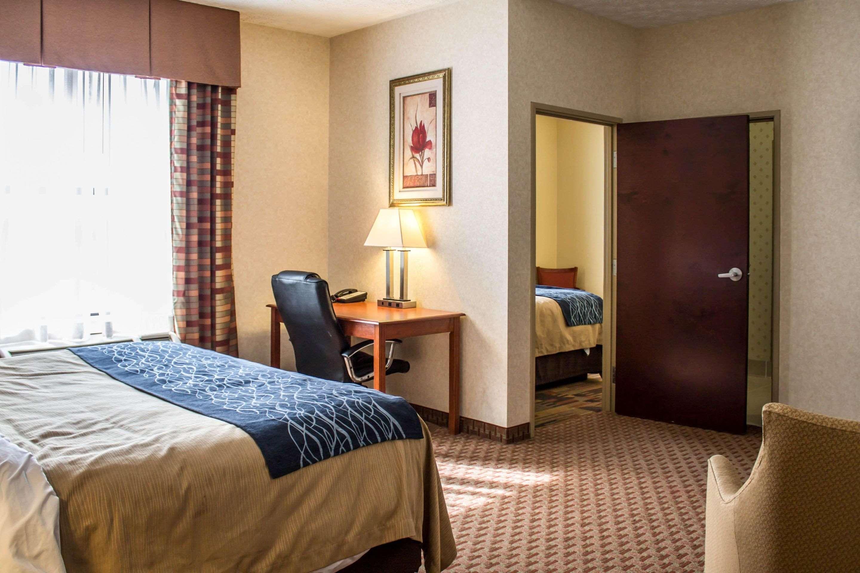 Comfort Inn & Suites Kent - University Area Екстер'єр фото
