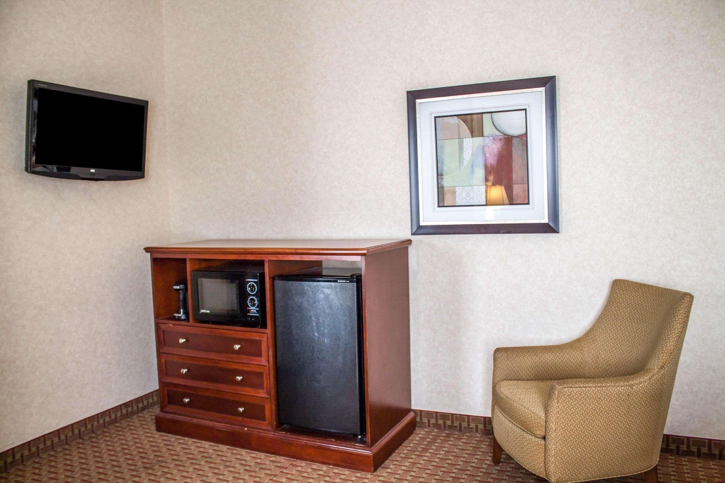 Comfort Inn & Suites Kent - University Area Екстер'єр фото