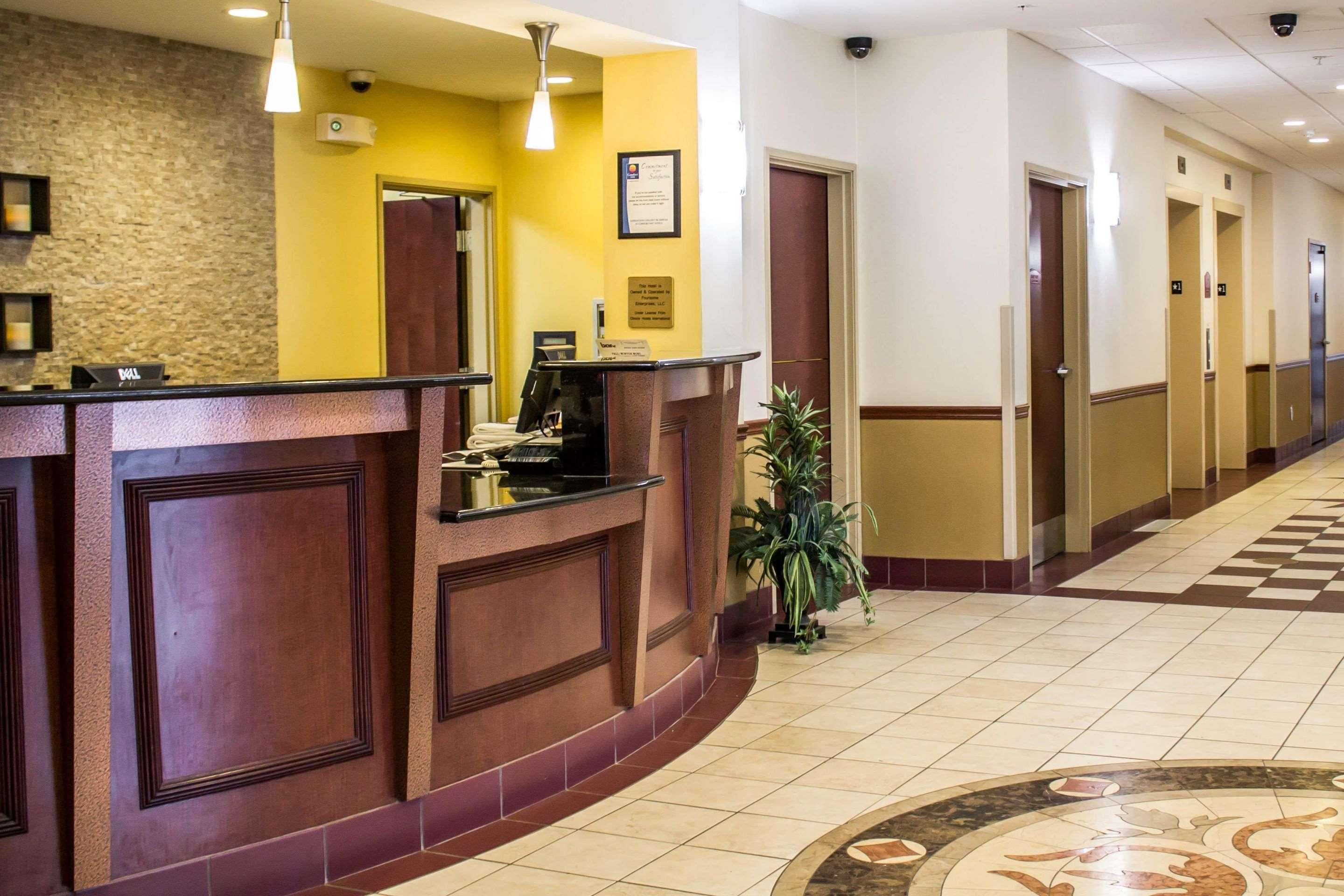 Comfort Inn & Suites Kent - University Area Екстер'єр фото